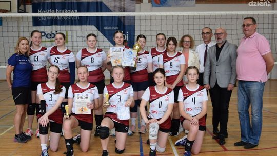 Siatkarki z Ostrowca nie oddały Pucharu Starosty Ostrowieckiego 