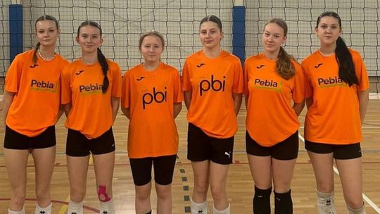 Siatkarki z ostrowieckiej SMS w kadrze województwa 