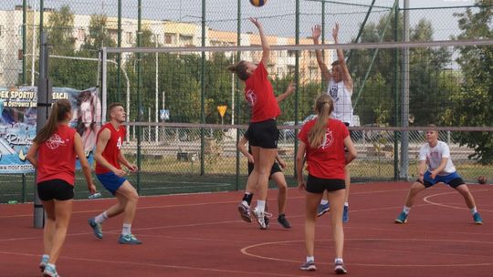 Siatkarskie rozgrywki na "Orliku"