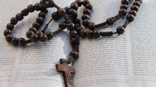 Sklep z dewocjonaliami - co można w nim znaleźć?