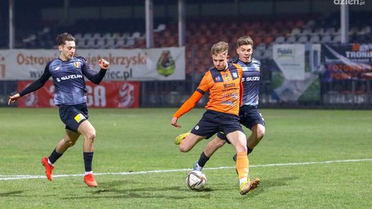Skuteczne KSZO wygrywa w derbowym spotkaniu