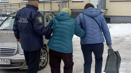 Służą pomocą i koordynują szczepienia. Straż Miejska ma nowe zadania  