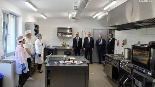 Smacznie i zdrowo w bałtowskiej podstawówce. Szkolna stołówka uroczyście otwarta! 
