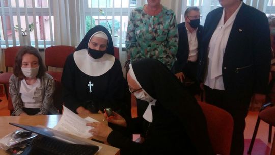 Sprzęt audiowizualny trafił do placówek pieczy zastępczej 