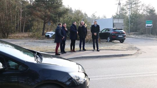 Środki na roboty drogowe w Nowinach