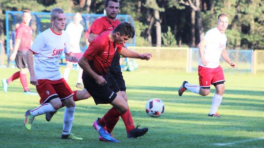 Stal Kunów zwiększa przewagę, Świt Ćmielów zwiększa stratę