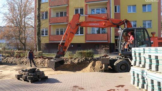 STARACHOWICE - nowa droga i chodniki przy Harcerskiej