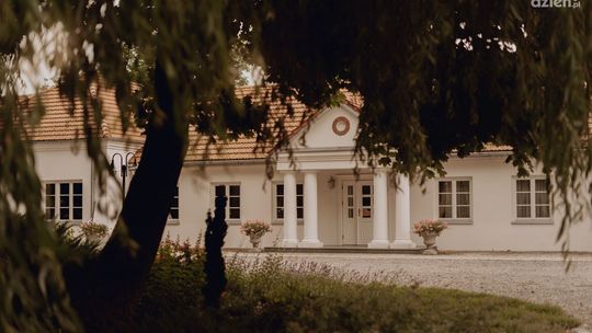  Stowarzyszenie Krzemienna Dolina  zaprasza na filmową wersję legendy  o zakochanych zaklętych w  łabędzie  