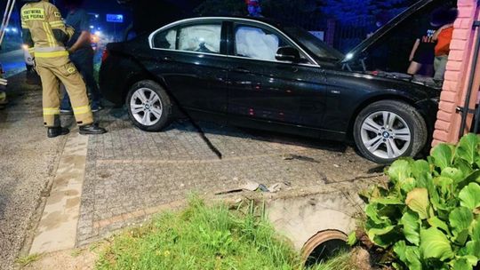 Stracił panowanie nad pojazdem i uderzył w betonowy przepust