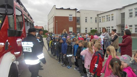 Strażacy odwiedzili uczniów szkoły w Bodzechowie