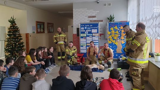 Strażacy w szkole w Baćkowicach
