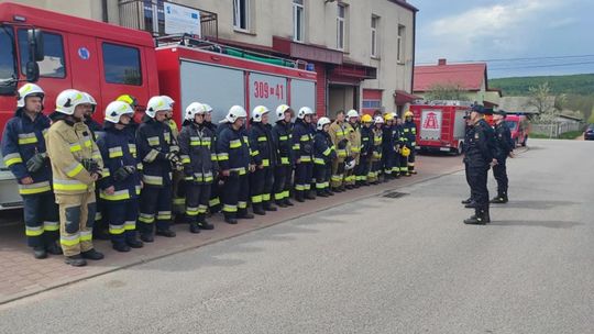 Strażacy z Ćmińska zbierają tekstylia, aby dokończyć remont remizy