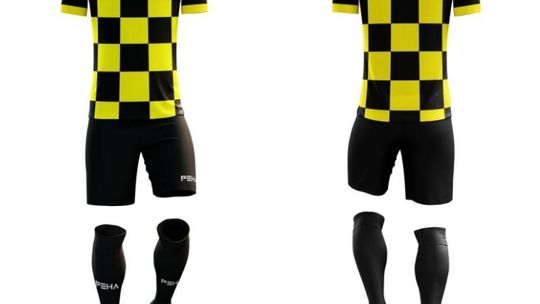 Stroje piłkarskie - jak sprać plamy z trawy?