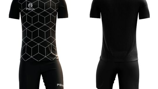 Stroje sportowe - gdzie szukać niedrogiego wyposażenia dla drużyny?