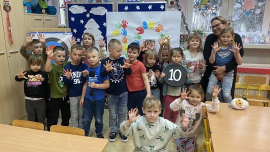 "Strzał w 10-tkę" - czyli przedszkolaki wcielają się w rolę reporterów