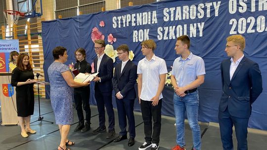 Stypendia starosty ostrowieckiego wręczone
