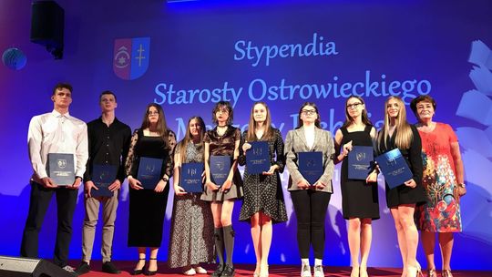 Stypendia starosty ostrowieckiego wręczone