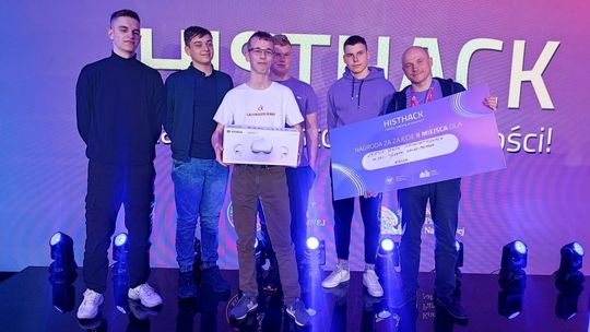 Sukces uczniów kieleckiej szkoły w finale maratonu programistycznego HISTHACK