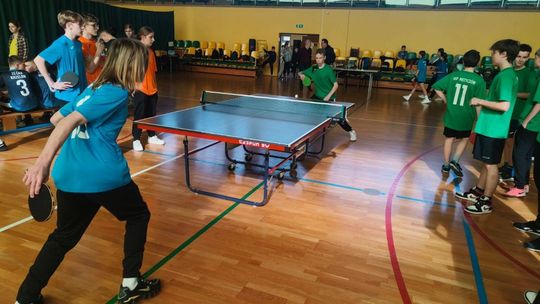 Sukces uczniów z Sędziszowa w turnieju tenisa stołowego