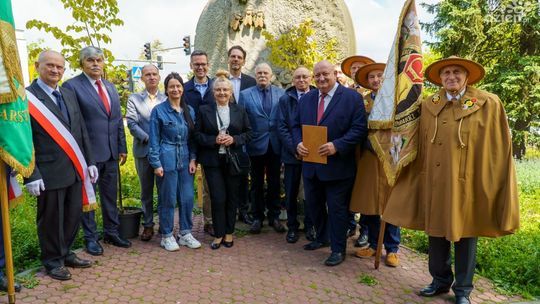 Światowy Dzień Pszczół świętowany pod jedynym w Polsce pomnikiem Pszczoły