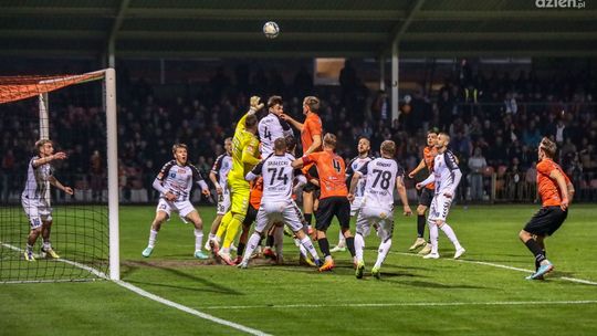 Święto na trybunach, rekordowa frekwencja i koniec dobrej passy KSZO Święto na trybunach, rekordowa frekwencja i koniec dobrej passy KSZO