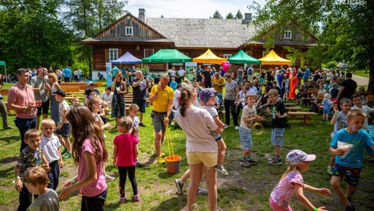 Świętokrzyski Piknik Rodzinny w Tokarni – wspólna radość i integracja rodzin zastępczych