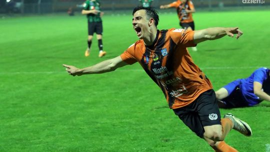 Świętokrzyskie Derby dla KSZO – dublet Dominika Pisarka.
