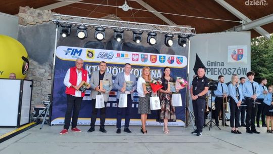 Świętokrzyskie na czołowej linii rajdów. Mistrzostwa Europy Enduro Vintage zainaugurowane w Piekoszowie