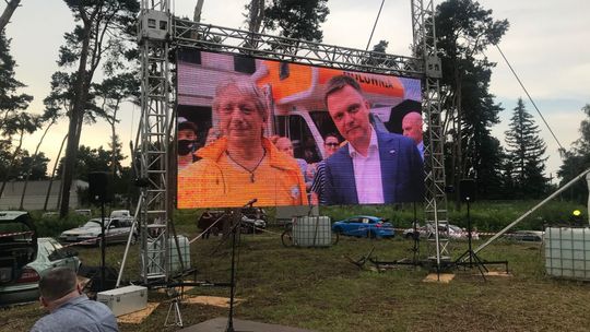 
Sympatycy Szymona Hołowni na pikniku
