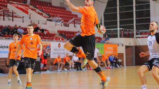 Szczypiorniści KSZO wygrywają w Kielcach i utrzymują pozycję wicelidera