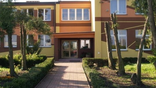 Szkoły w Pisarach i Janowicach zostają. Kurator nie zgodził się na likwidację placówek