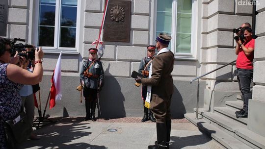 Tablicą upamiętnili Armię Ochotników