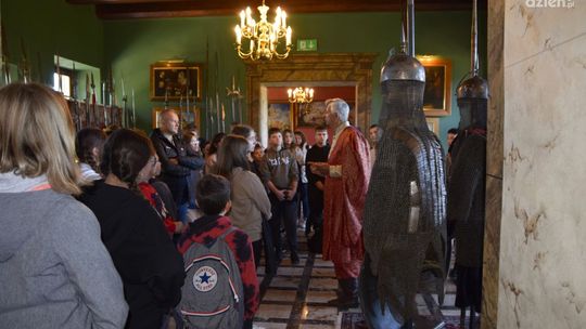 Tajemnice husarii. Wyjątkowa wystawa XVII-wiecznej broni w Dworze Starostów w Podzamczu