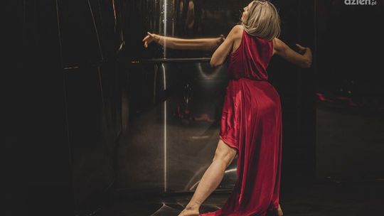 "Tańcząc z radości". Zajęcia taneczne dla singli w WDK