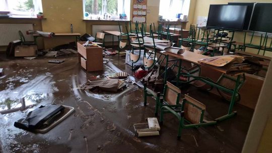 Targi Kielce zorganizowały pomoc, by uczniowie Lądka-Zdroju mogli odzyskać szkołę.  