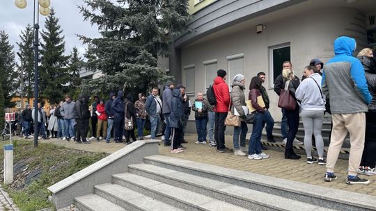 Tłumy chętnych na dofinansowanie pod Wojewódzkim Urzędem 
Pracy