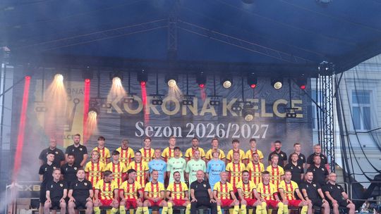 Tłumy kibiców na Rynku. Korona Kielce zaprezentowała zespół przed sezonem 2026/2027