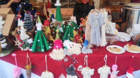 Tłumy na kiermaszu świątecznym w Opatowie