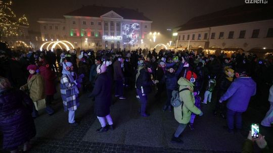 Tłumy na Rynku, wspaniała taneczna impreza Silent Disco!