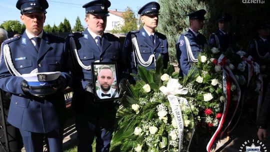 Tłumy pożegnały sierż. Adriana Kumora, policjanta z Kielc