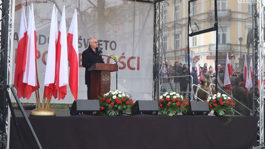 Tłumy zgromadzone na Placu Wolności
