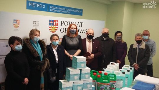 Tomasz Staniek i Monika Gębska : Szpital św. Leona w Opatowie dzięki zaangażowaniu personelu i pomocy z zewnątrz stawia czoła pandemii