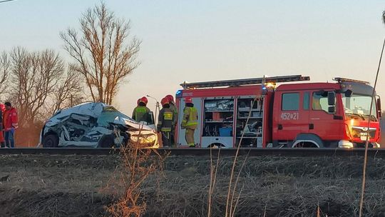 Tragedia na przejeździe kolejowym w Ostrowcu