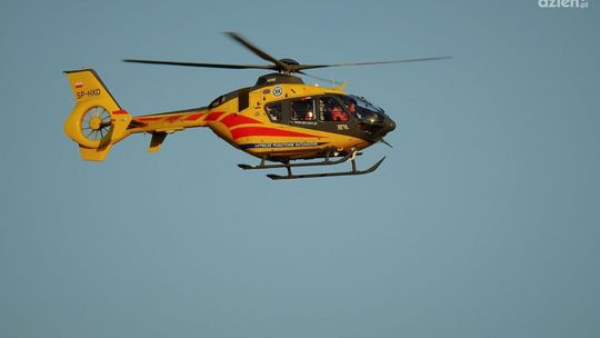 Tragedia przy pracach polowych. Noga wciągnięta przez rzutnik