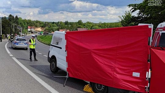 Tragedia w Bielinach. Nie żyje kierowca busa