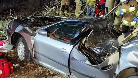 Tragedia w Obicach na drodze wojewódzkiej nr 766. Nie żyją dwie osoby