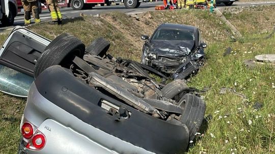 Tragiczny wypadek na DK74. Jedna osoba nie żyje, druga trafiła do szpitala