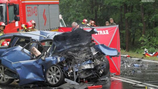 Tragiczny wypadek samochodowy- trwa zbiórka na osierocone dzieci