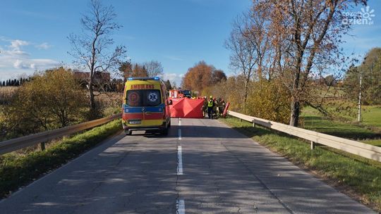 Tragiczny wypadek w Wzdole-Kolonii. Dwie osoby nie żyją, droga zablokowana