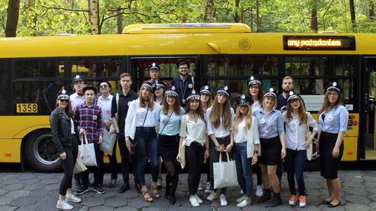 „Tramwaj zwany Pożądaniem” w Kielcach 2025 – studenci edukują o HIV, HCV i chorobach przenoszonych drogą płciową